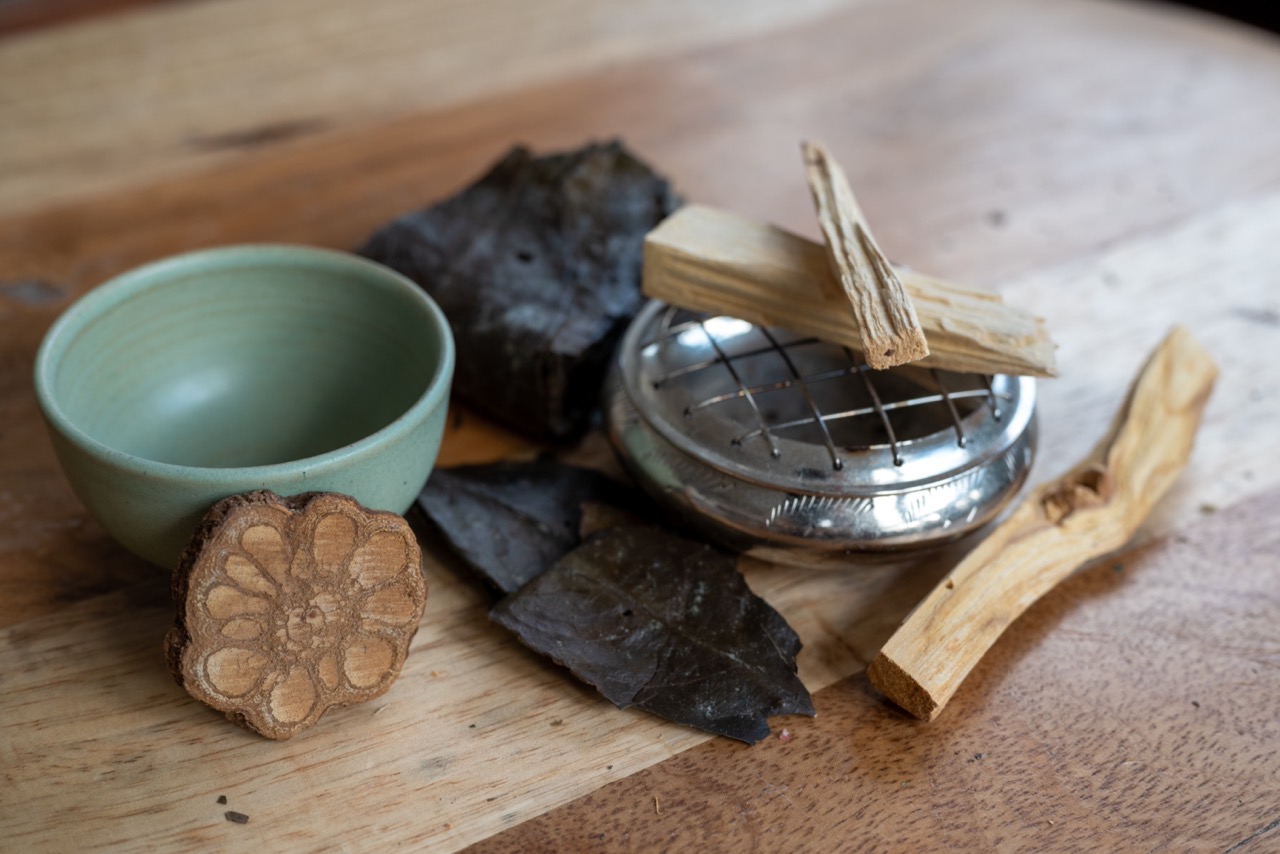 palo santo wood sticks